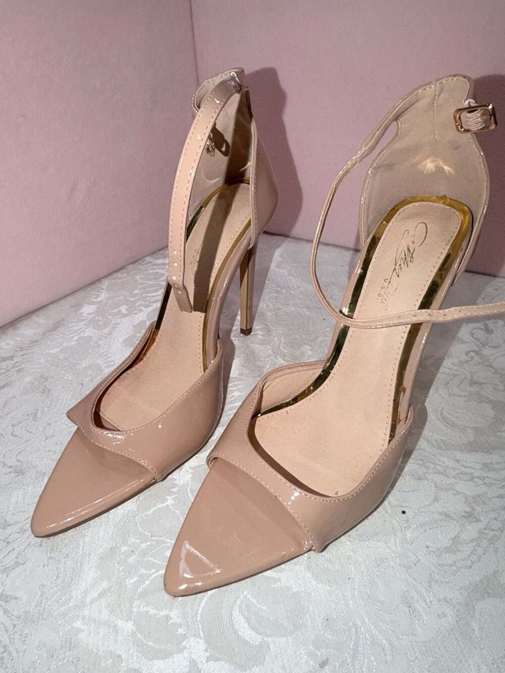 Cathy Din U.S.A. Beige Patent Leather Ankle Strap Pointed Toe Stiletto Heels
